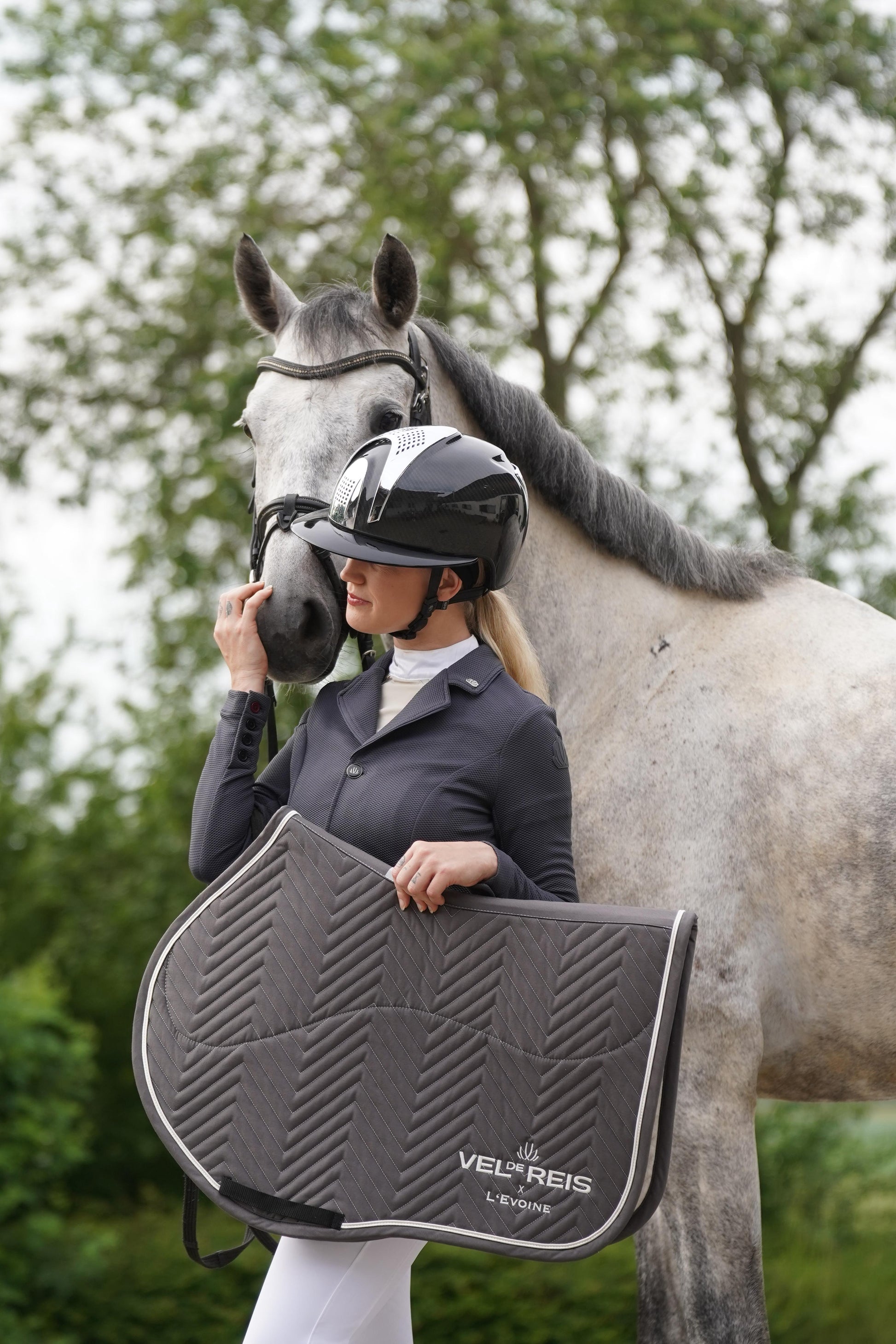 L’EVOINE x VEL DE REIS – Premium Alpaca Fleece Jumping Saddle Pad - VEL DE REIS EQUESTRIAN