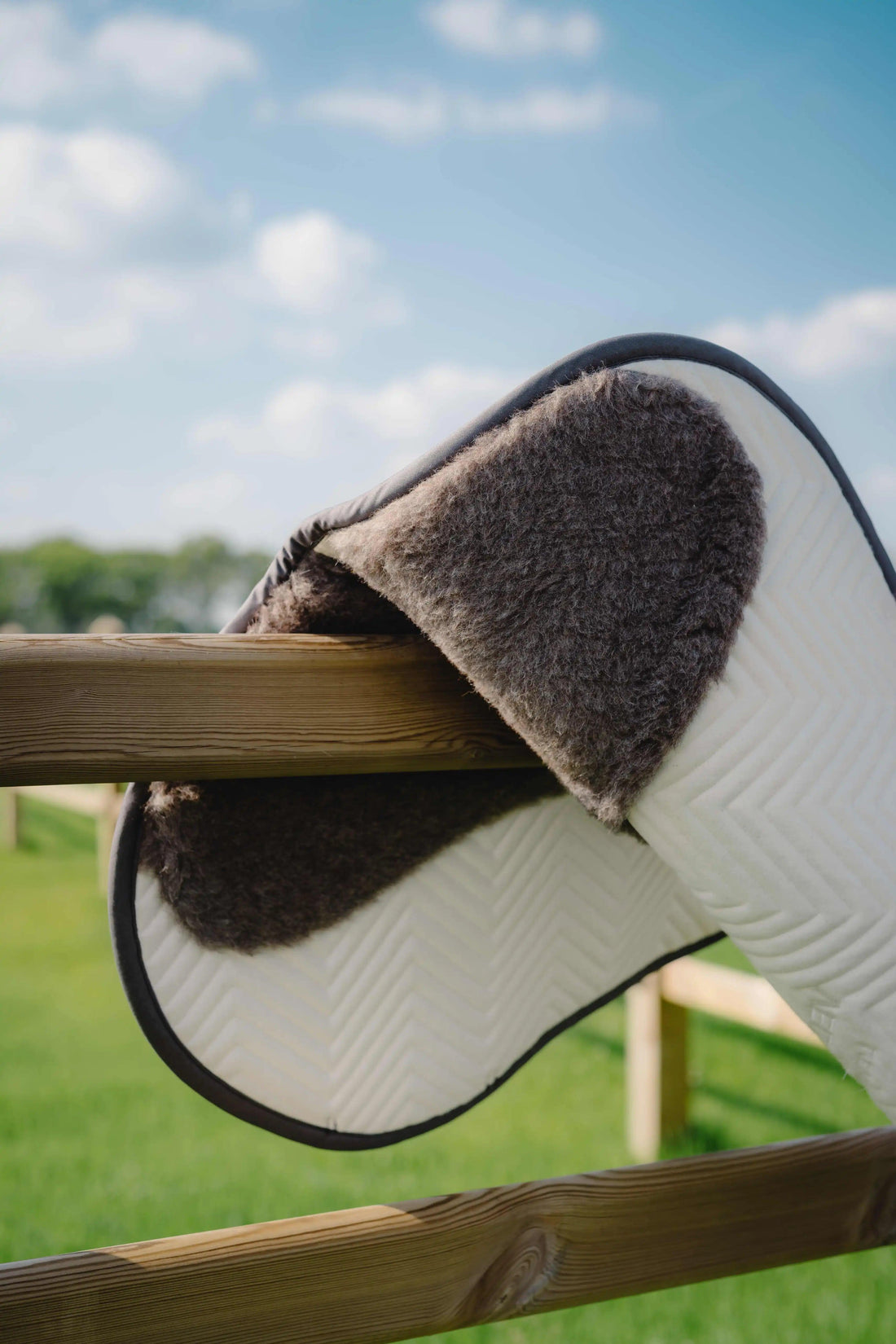 L’EVOINE x VEL DE REIS – Premium Alpaca Fleece Jumping Saddle Pad - VEL DE REIS EQUESTRIAN