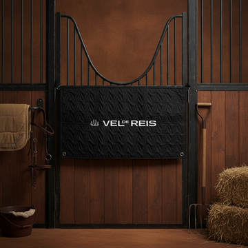 Black stable guard with 'Vel de Reis' logo in a stable setting