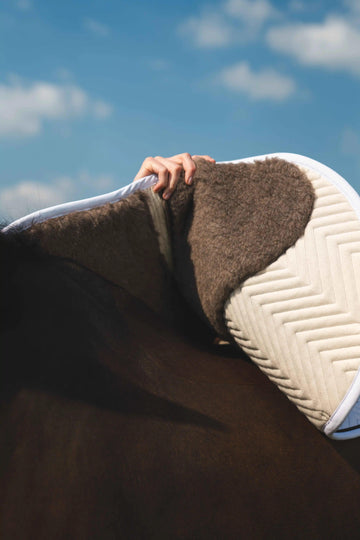 L’EVOINE x VEL DE REIS – Premium Alpaca Fleece Jumping Saddle Pad - VEL DE REIS EQUESTRIAN