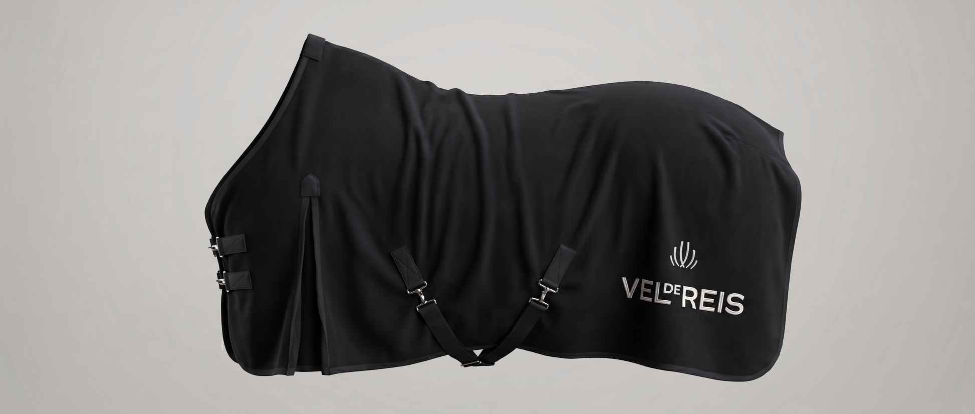 BLACK horse blanket with Vel de reis branding on a light gray background
